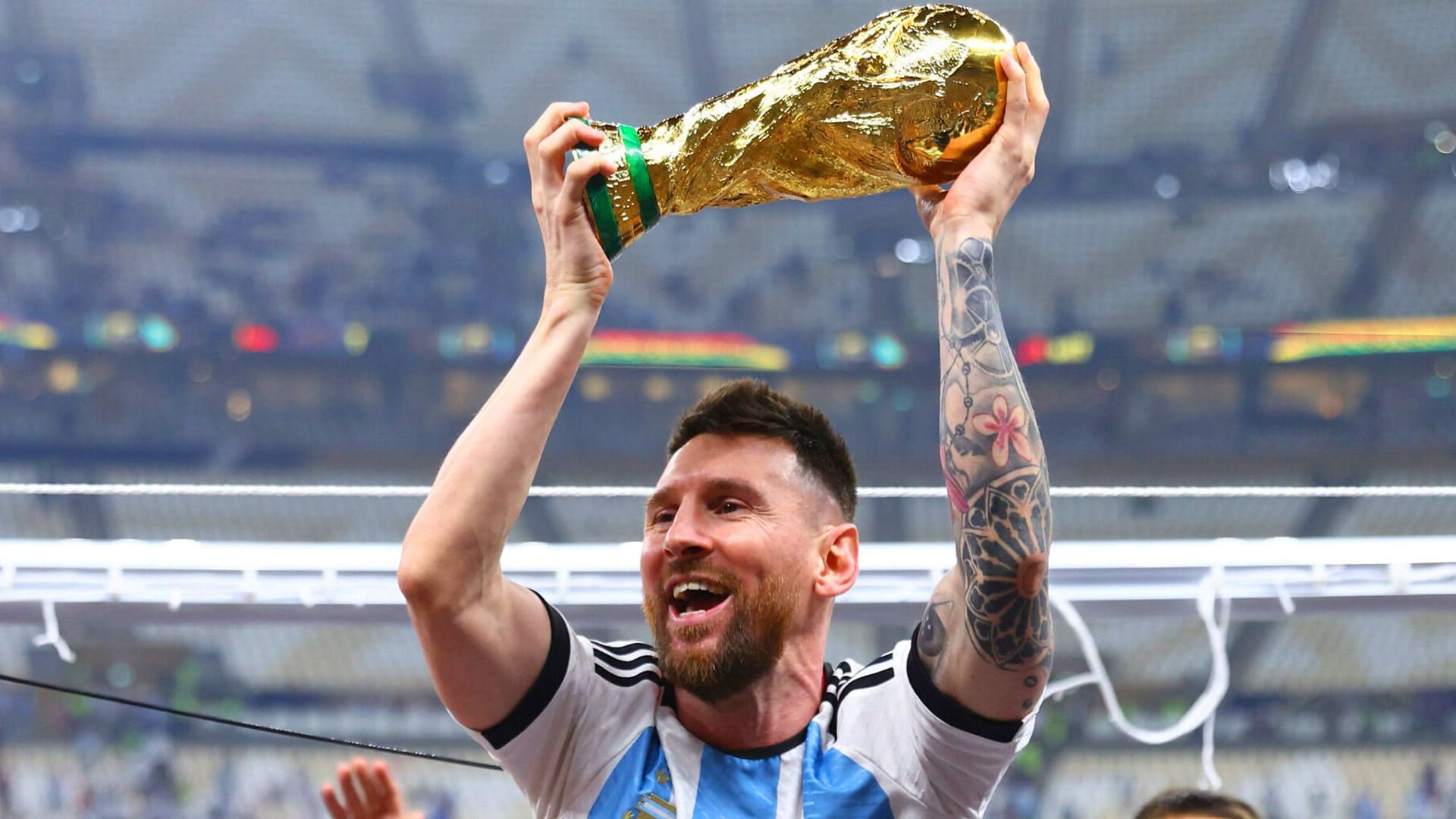 Messi Kissing World Cup Wallpapers