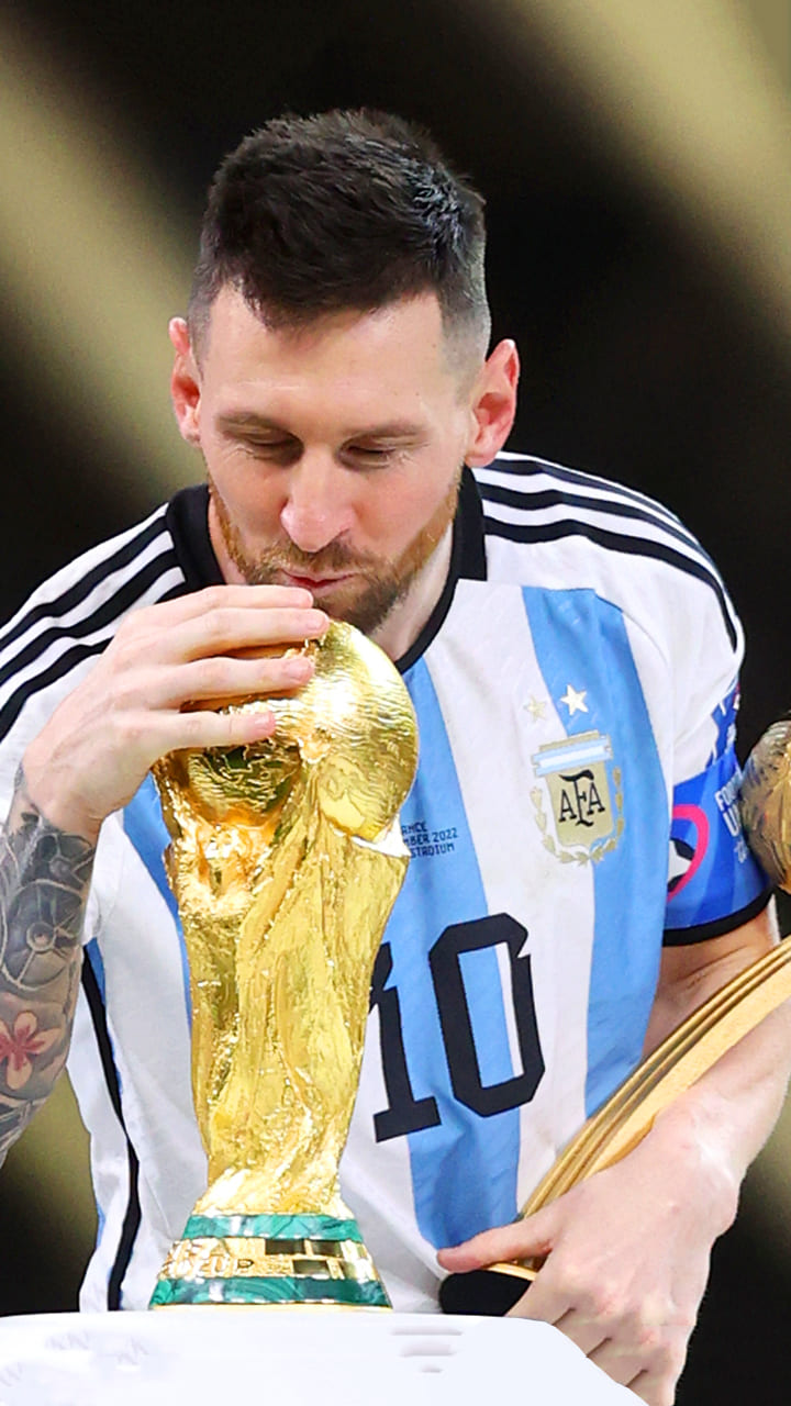 Messi Kissing World Cup Wallpapers