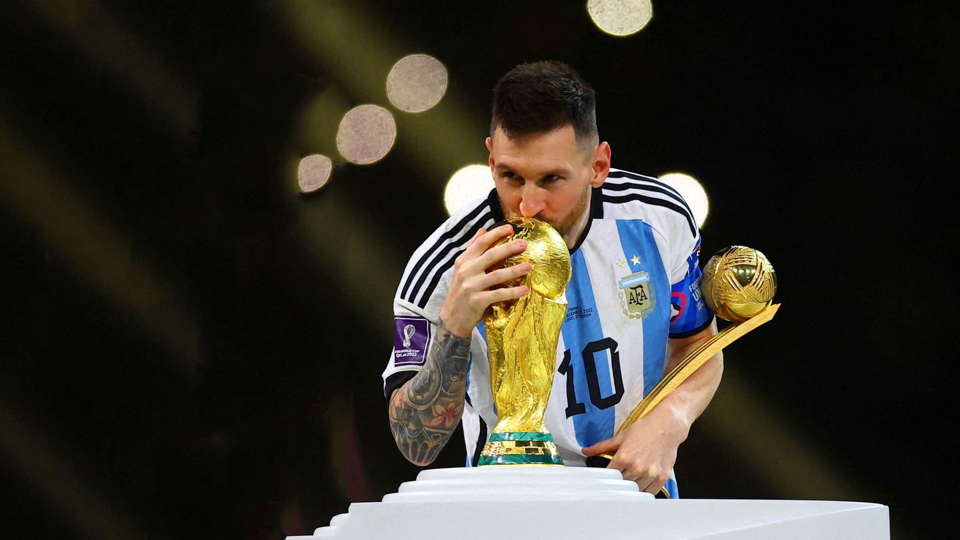 Messi Kissing World Cup Wallpapers