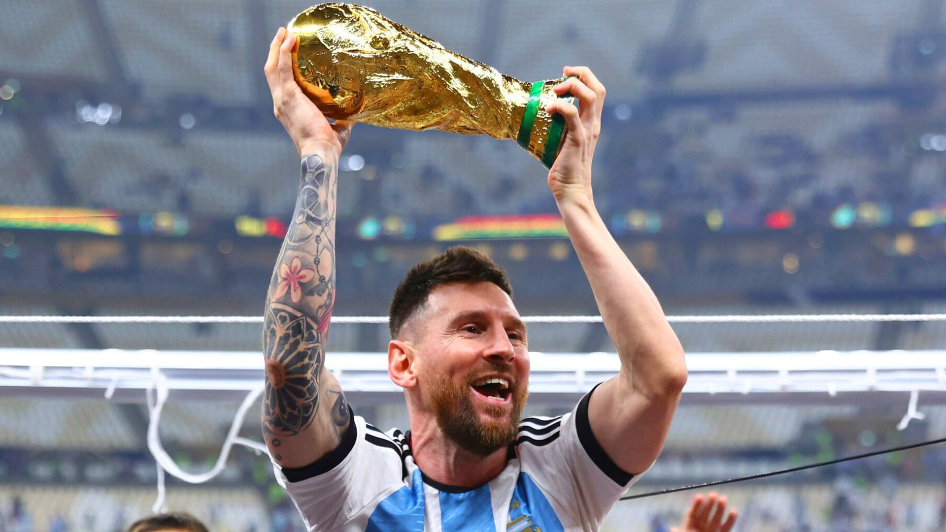 Messi Lifting World Cup Wallpapers