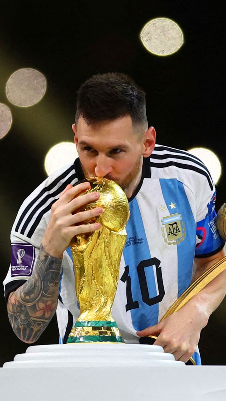 Messi World Cup Trophy Wallpapers - TubeWP