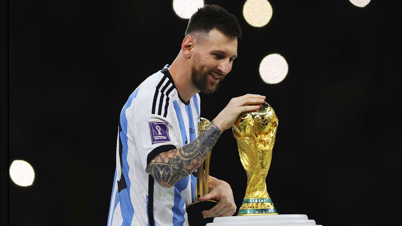 What was Lionel Messi wearing while lifting World Cup trophy Argentina  captain dons bisht while celebrating FIFA title in Qatar  Sporting News